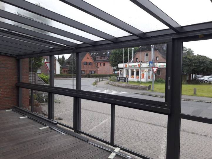 Referenz Bau der Solarlux Fassadenverglasung Bäckerei Braaker Mühle in Trittau von Sonne Rundum