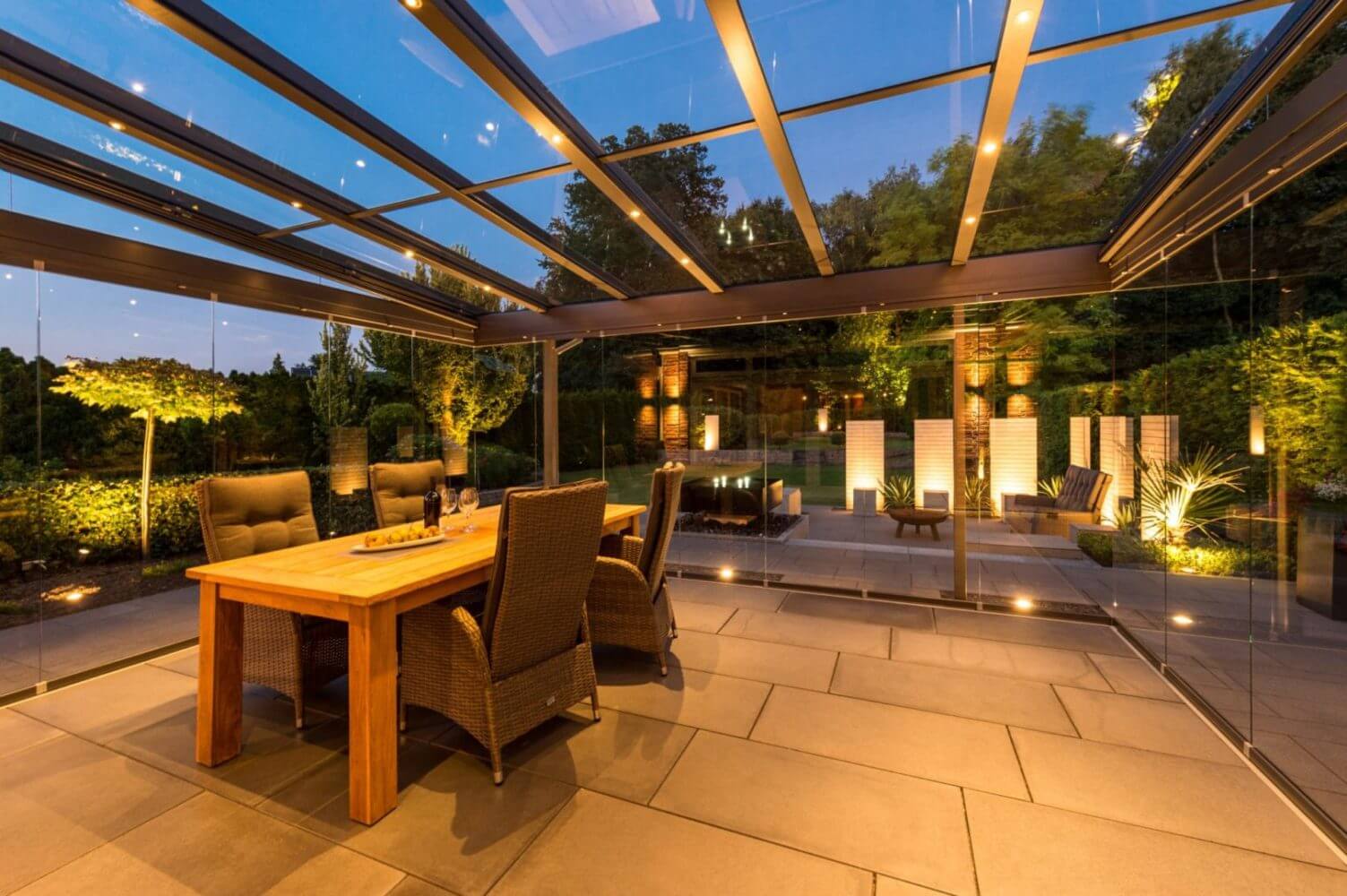 Beleuchtet(2)-Terrassendach-Glashaus-SDL-Atrium-Plus-SL25-von Sonne Rundum in Hamburg