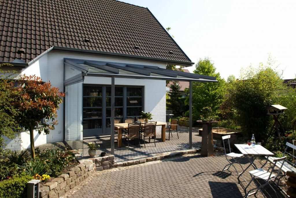 Galeriebild Solarlux Terrassendach SDL Atrium Plus an weißer Hauswand von Sonne Rundum in Hamburg