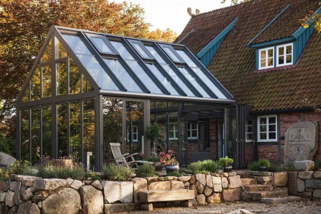 Solarlux-Wintergarten-Akzent-Plus-an einem Fachwerkhaus(2) von Sonne Rundum in Hamburg