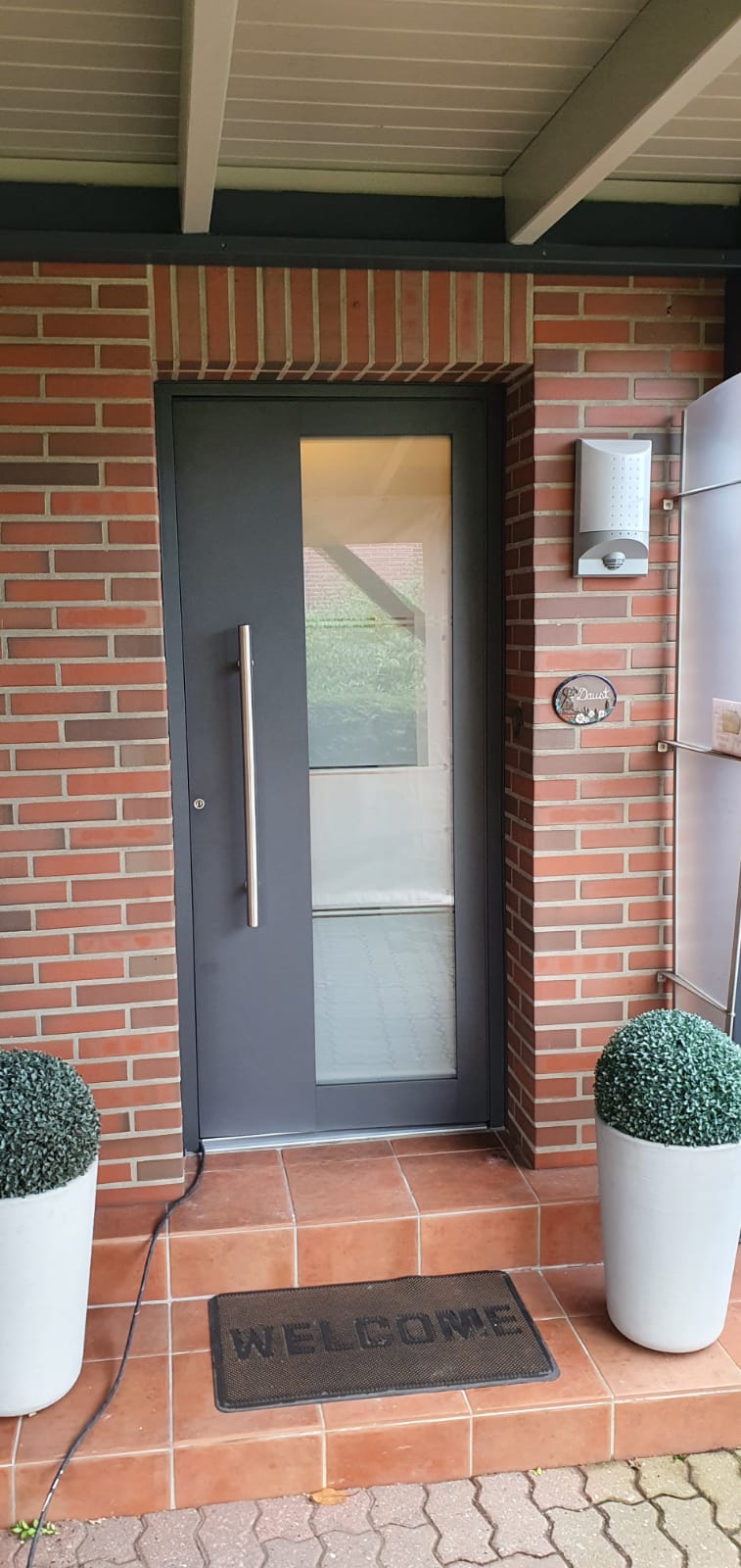 Kompotherm Haustür Referenz nachher außen in Henstedt-Ulzburg von Sonne Rundum