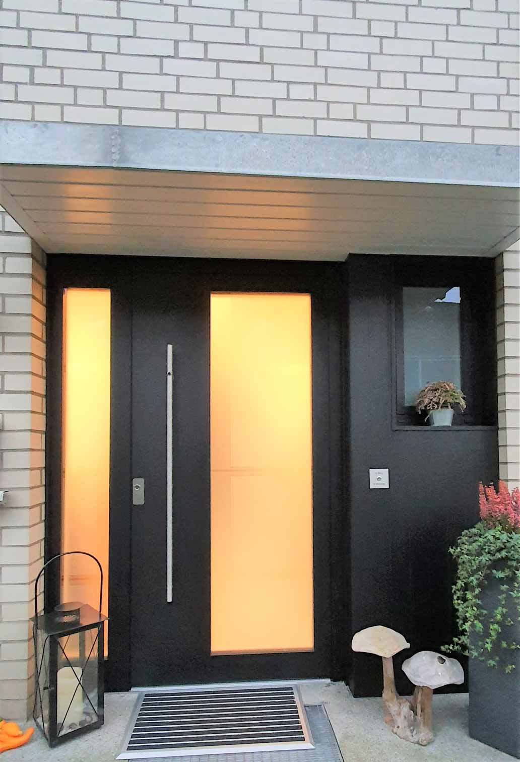 Kompotherm RC2 Haustür Außenansicht in Norderstedt von Sonne Rundum